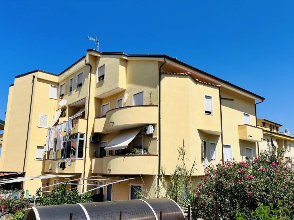 Bilocale via riviera prangi, centro, pizzo