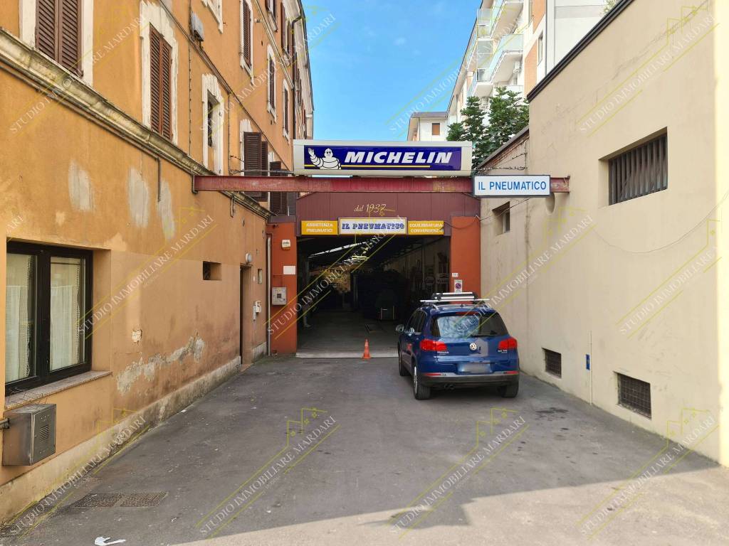 Capannone via emilia est 200, sant'agnese - università, modena