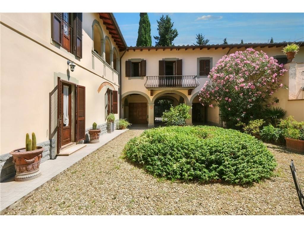 Villa unifamiliare 550 m², cintoia - le torri, firenze