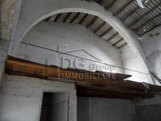Magazzino con possibilità di realizzare una struttura indipendente - 1