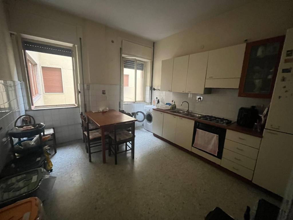 Stanza singola viale antonio mellusi 80, benevento