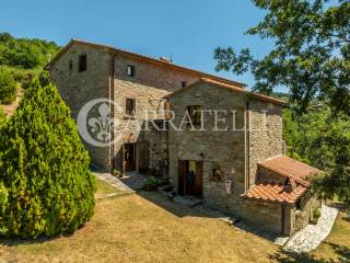 Casale con piscina e dependance a Cortona