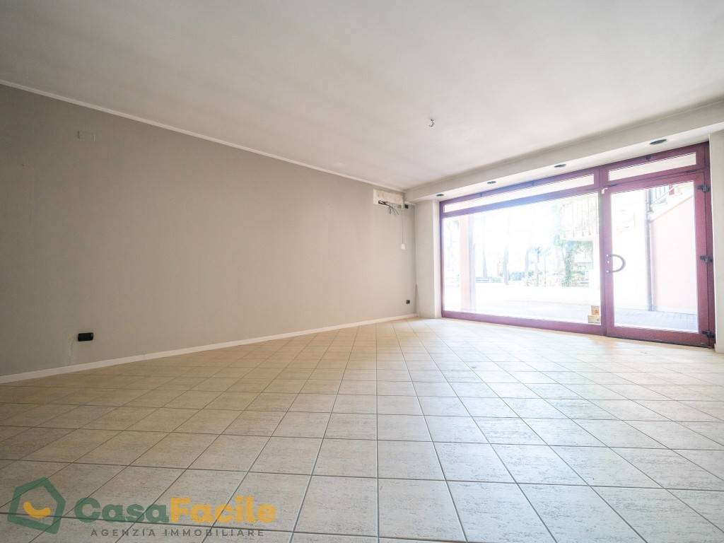 Locale commerciale viale corsica, milano marittima, cervia