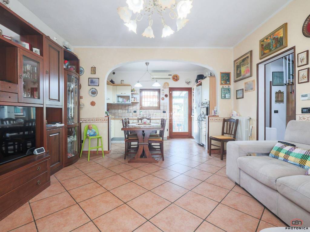 soggiorno con angolo cottura