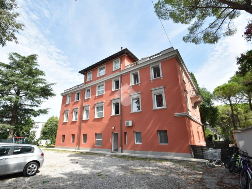 Palazzo - edificio corso italia 256, centro, gorizia