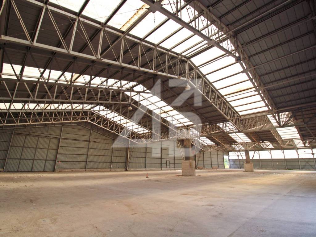 interno capannone 3000mq