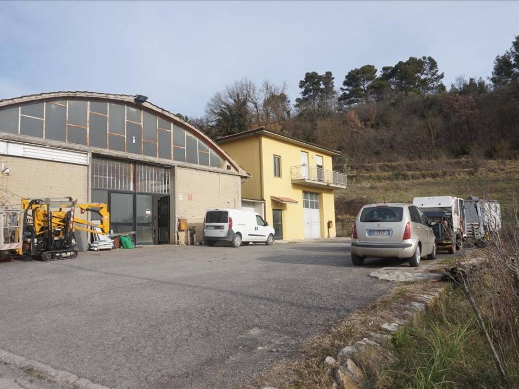 Capannone, centro, chiusi