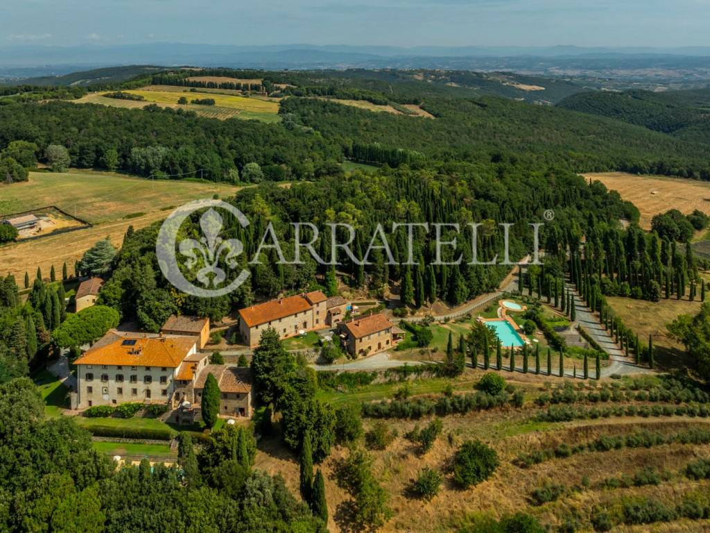 Tenuta con villa seicentesca e borgo nel Chianti