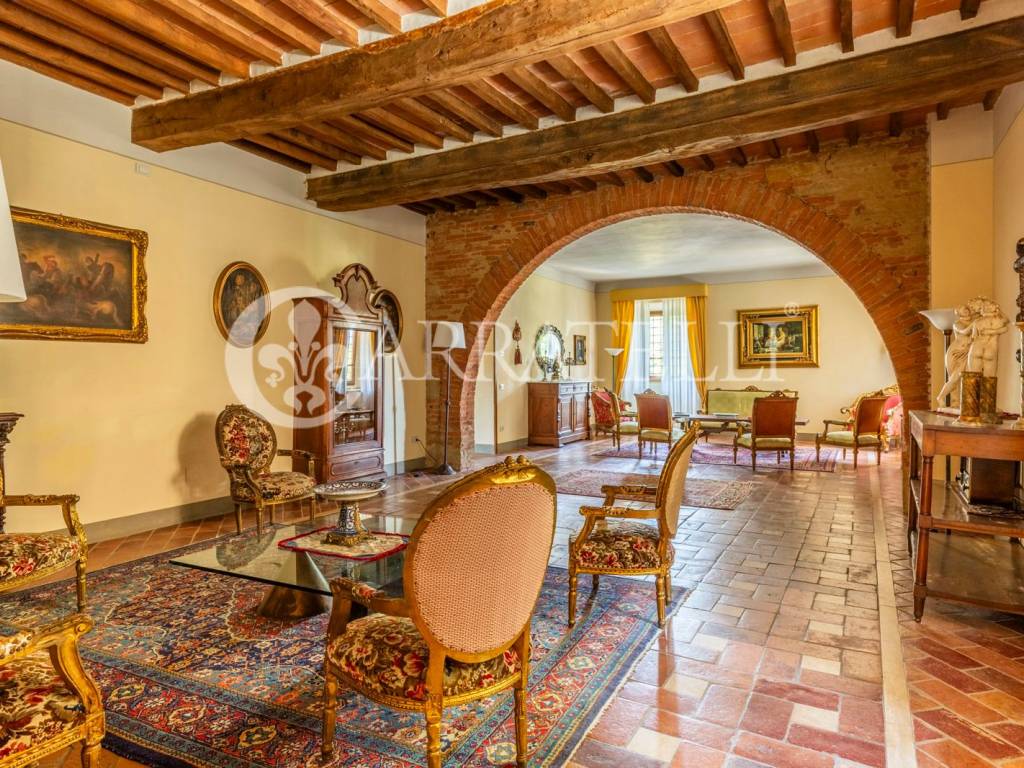 Tenuta con villa seicentesca e borgo nel Chianti