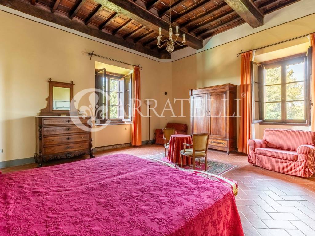 Tenuta con villa seicentesca e borgo nel Chianti