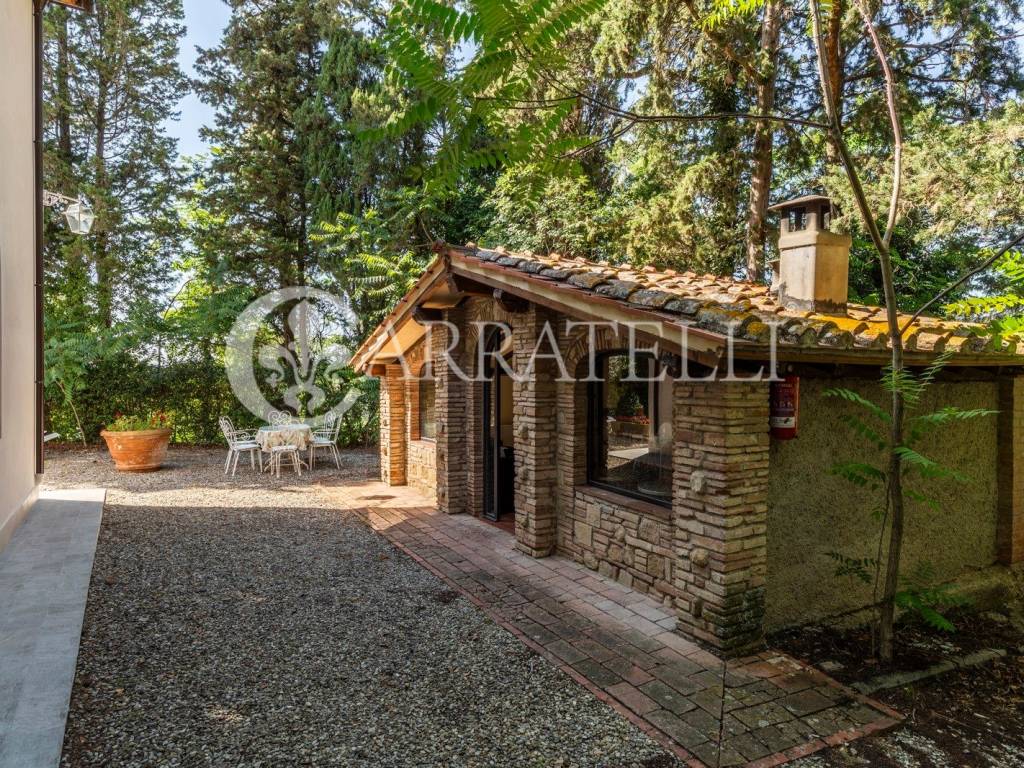 Villa con azienda agricola e piscina nel Chianti