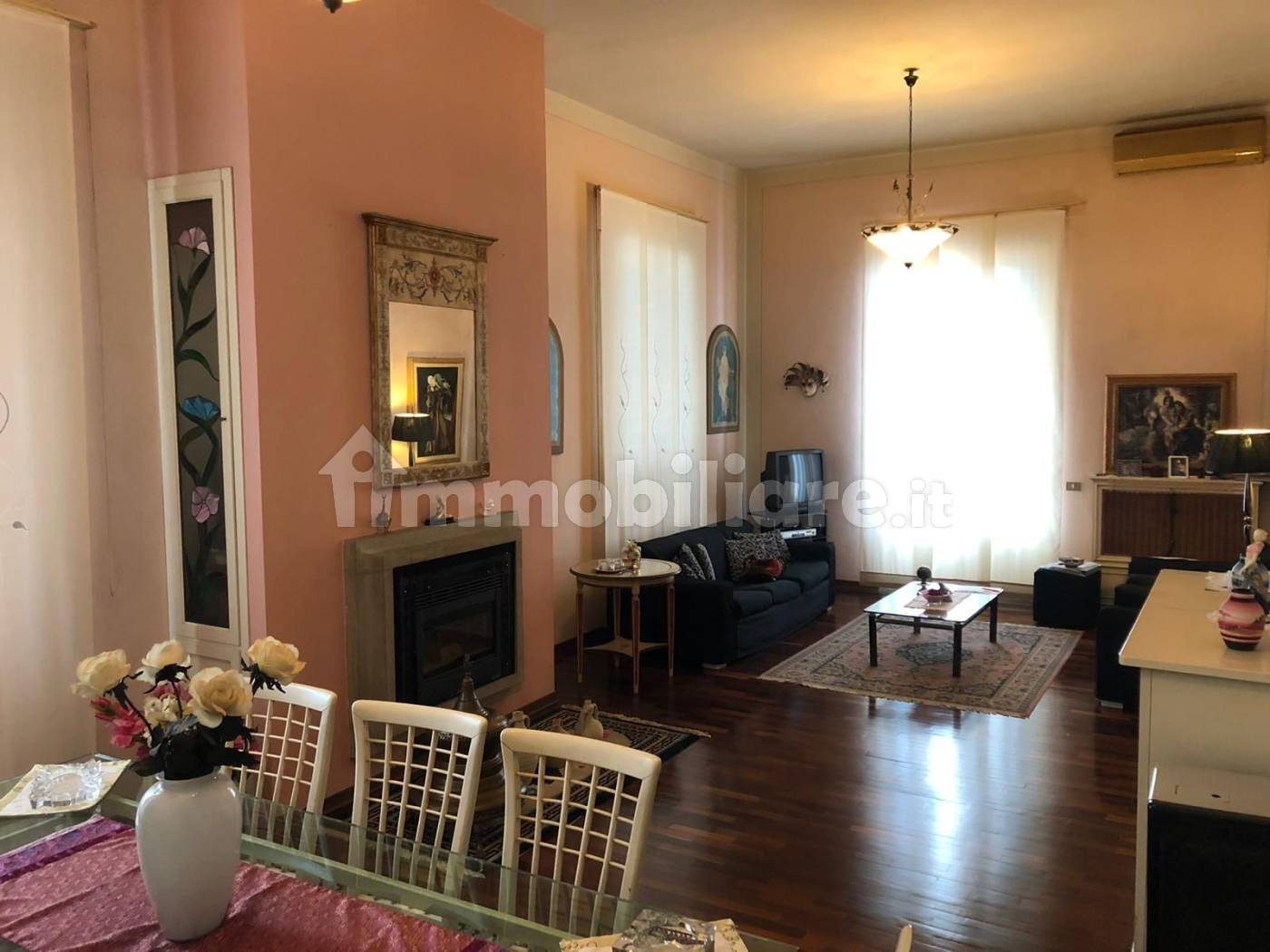 Villa in vendita a Cascina