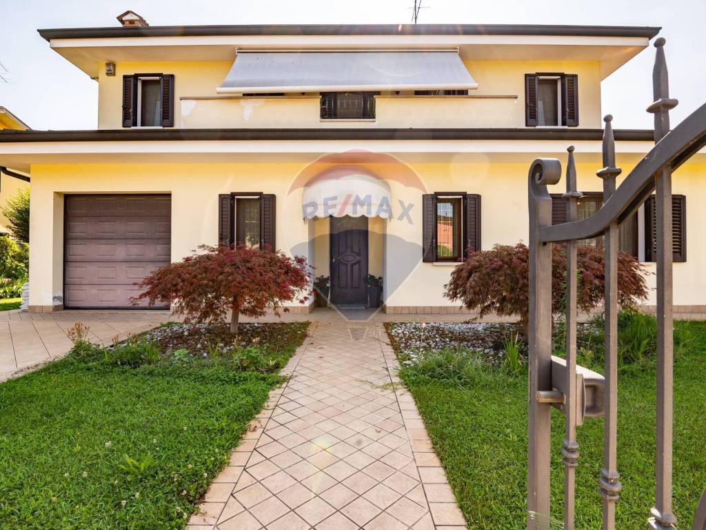 Villa unifamiliare, ottimo stato, 215 m², porto mantovano