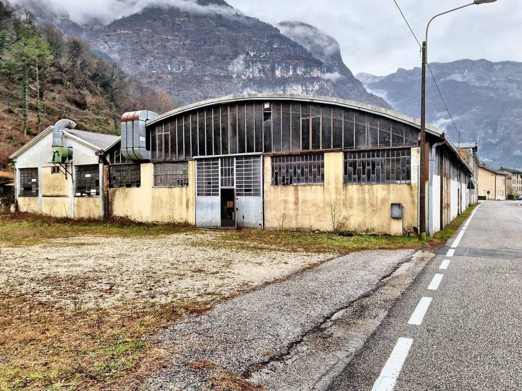 Capannone all'asta via cerati (via dogana),   25, valdastico