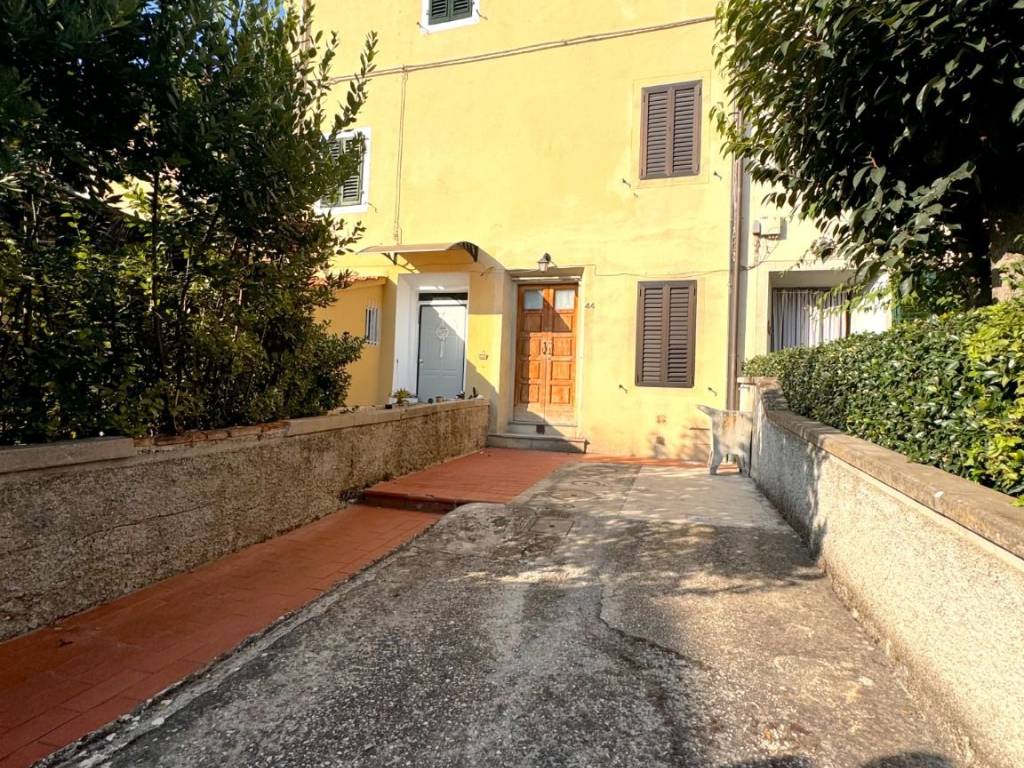 Terratetto unifamiliare via firenze 199, la macine, prato
