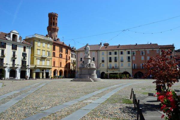 Locale commerciale, centro, vercelli