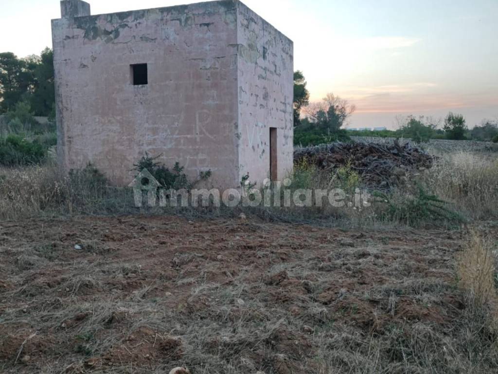 terreno con fabbricato agricolo