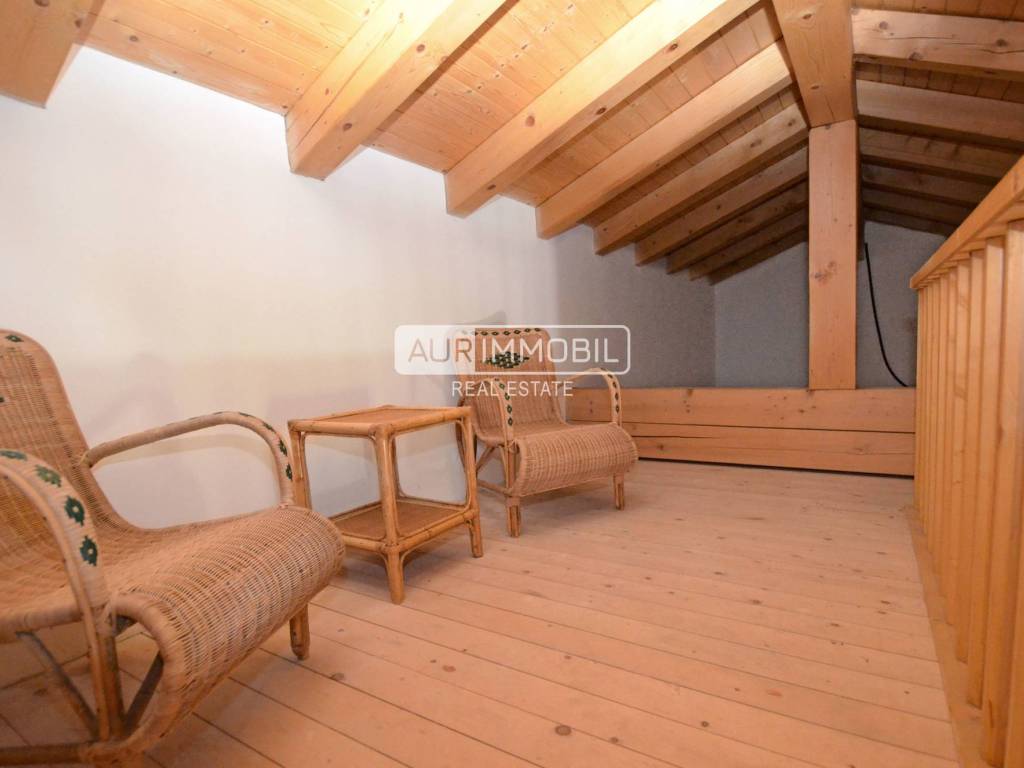 7 AUR1521-2 Living Loft web