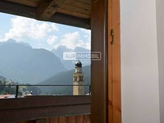 8 AUR1521-2 Living View web