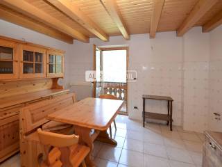 10 AUR1521-2 Kitchen web