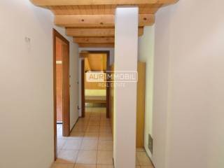 14 AUR1521-2 Hallway web