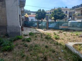 terreno antistante