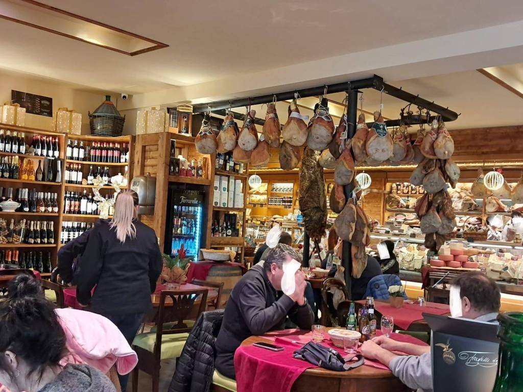 Tavola calda via rezzato, casalotti, roma