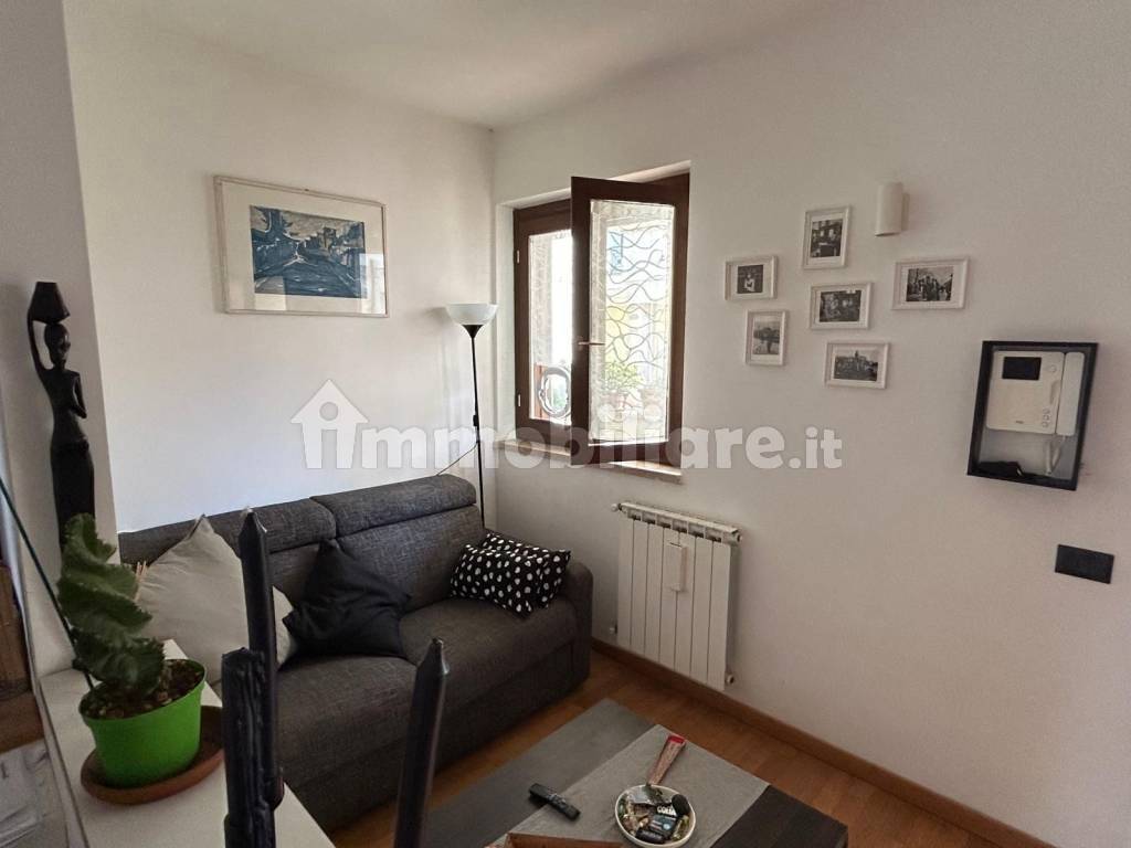 Vendita Appartamento San Cesareo. Trilocale in via Antonio Cantore 29.  Buono stato, primo piano, riscaldamento autonomo, rif. 114264503