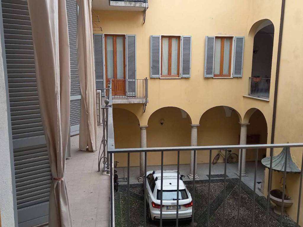 Appartamento primo piano, centro storico, piacenza