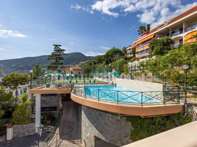 piscina condominiale