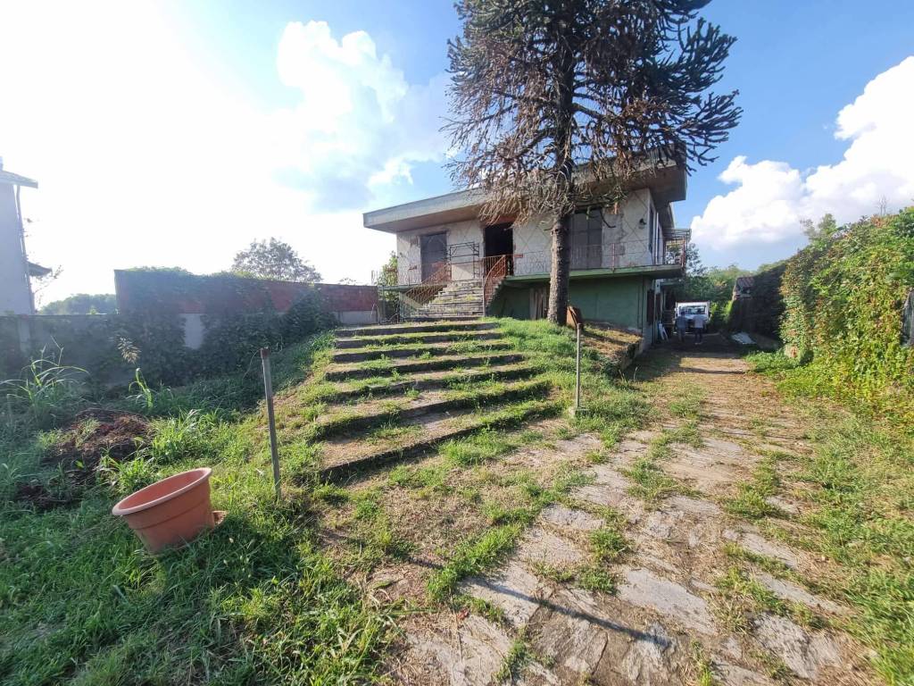 Villa unifamiliare, da ristrutturare, 140 m², galliate