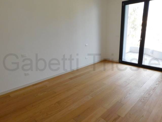 6-GABETTI-TRIESTE-VENDITA-APPARTAMENTO-PRIMO INGRESSO-BALCONE VIVIBILE-LUMINOSO-VISTA MARE-CAMERA.JPG