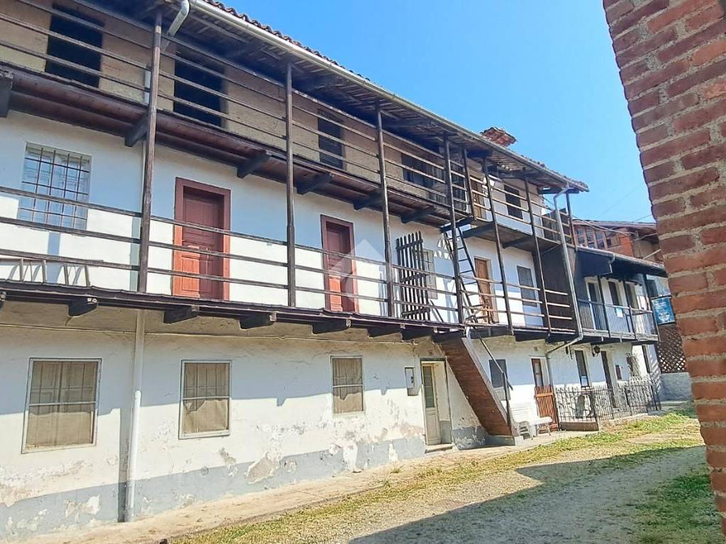 Terratetto plurifamiliare frazione carrera 11, magnano