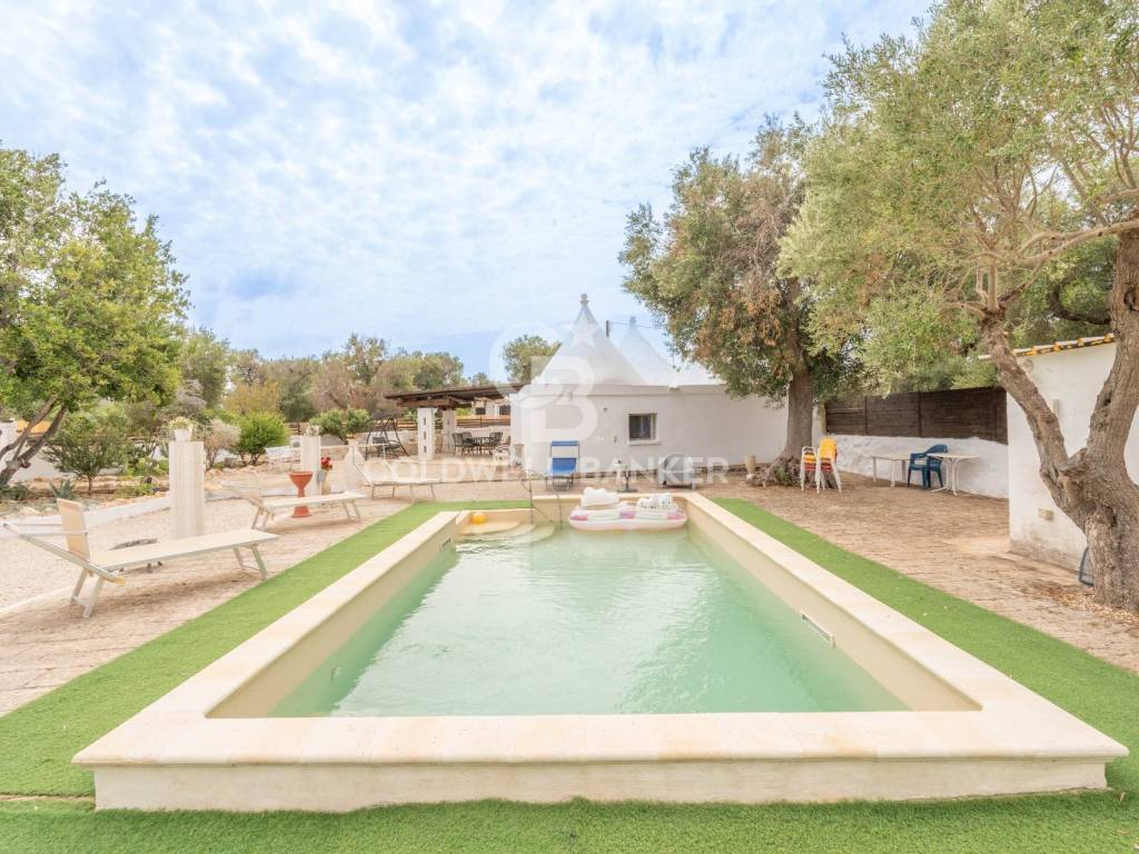 Trullo contrada grotta sn, centro storico, ostuni