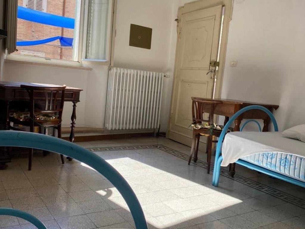 Stanza doppia via giuseppe mazzini, urbino