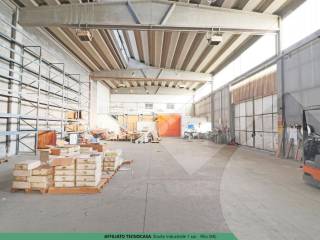 Interno capannone Rho