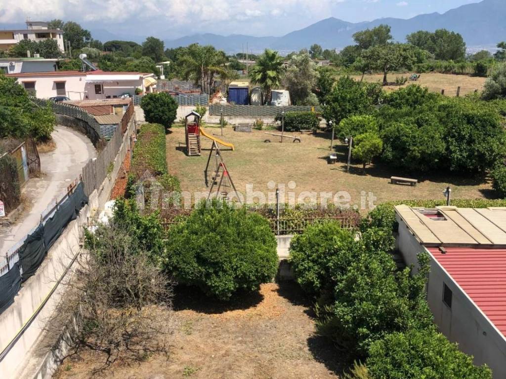 Vendita Villa bifamiliare in via Viuli Trecase. Buono stato, posto auto ...