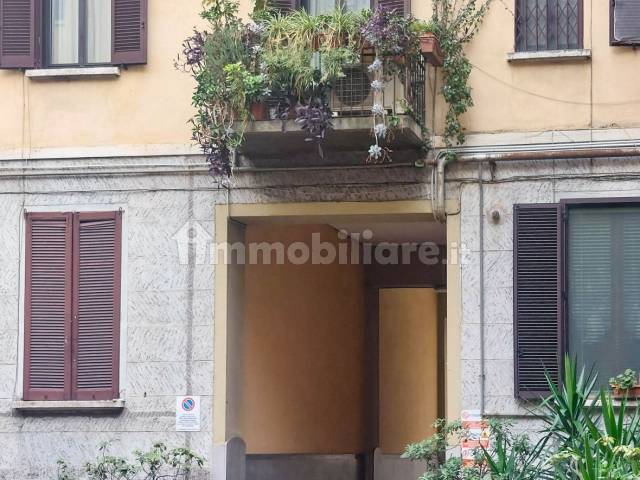 balcone vista da cortile