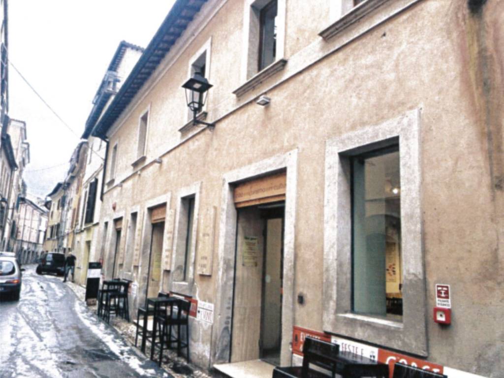 Negozio all'asta via della verdura, rieti