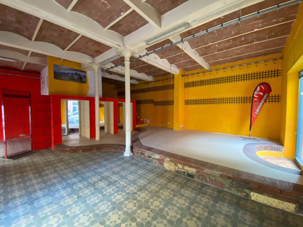 Locale commerciale via carlo pisacane 60, centro, piombino