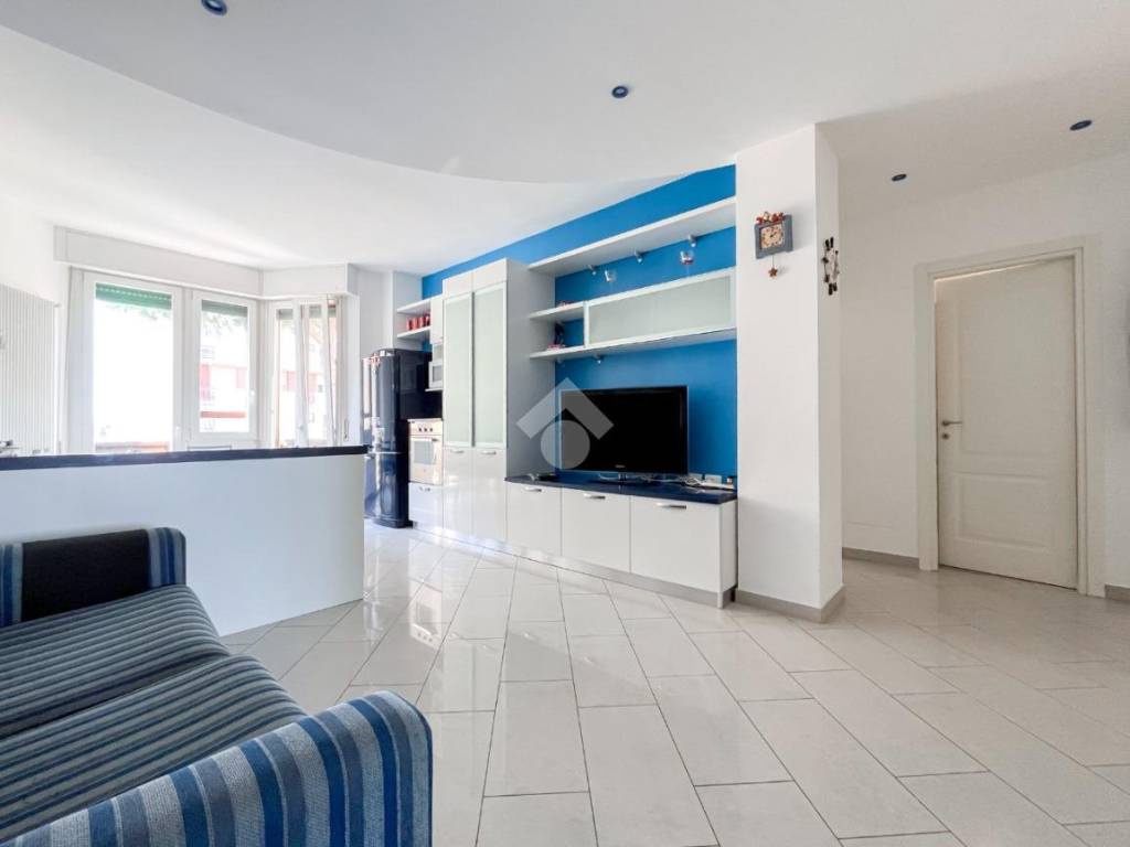 Appartamento via adelina zini 78, marina di massa centro, massa