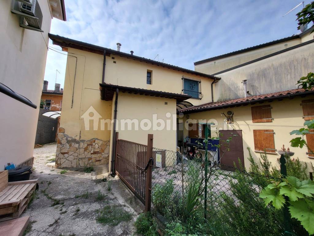 Vendita Villa unifamiliare in Strada Padana Verso Padova Vicenza. Da ...