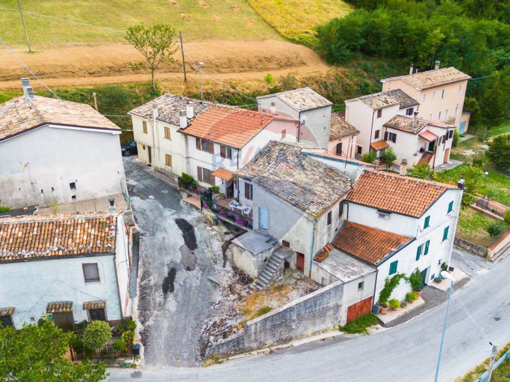 Terratetto plurifamiliare frazione san giovanni 9, san giovanni, fabriano