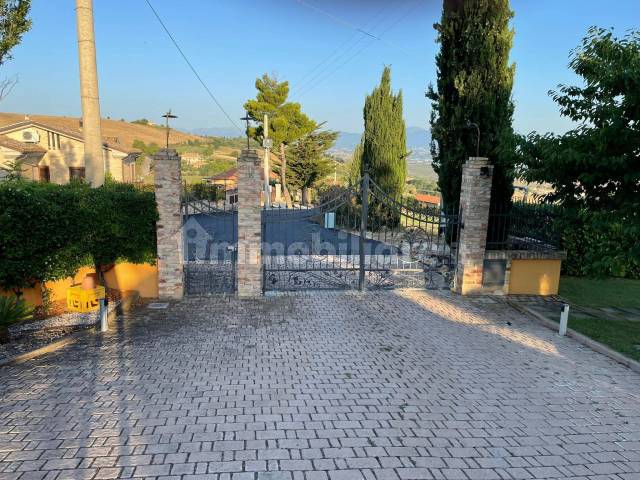 DILEOIMMOBILIARE VENDE VILLA CON PISCINA (13).jpeg