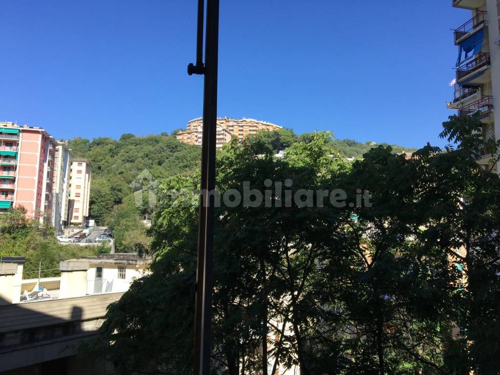 vendita-appartamento-genova-buono-stato-ottavo-piano-posto-auto-con