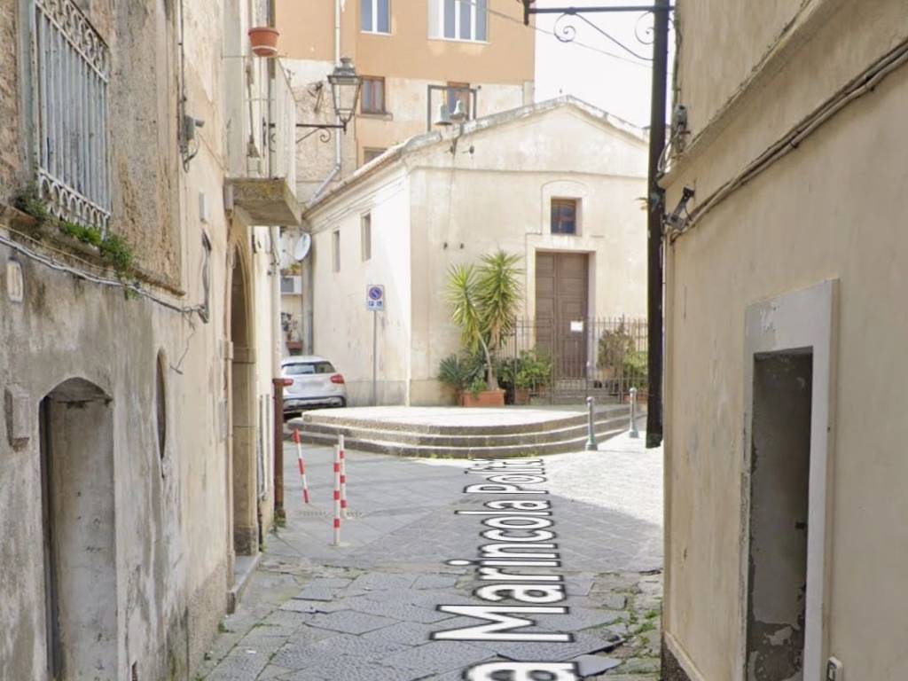 Monolocale via antonio marincola politi, centro storico, catanzaro