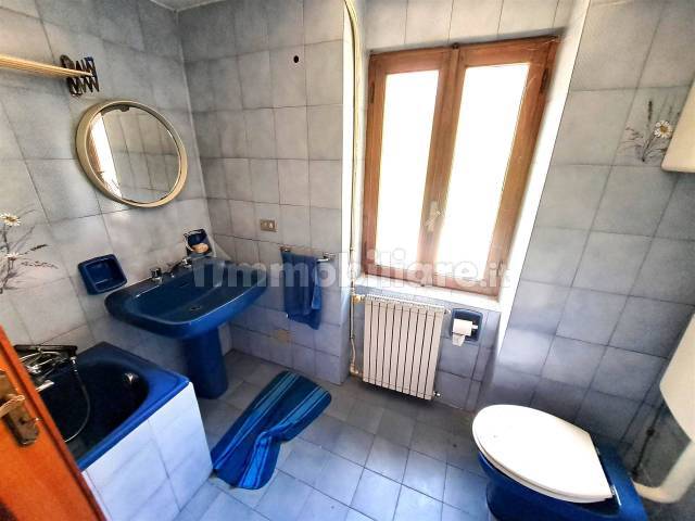 Bagno finestrato appartamento piano primo