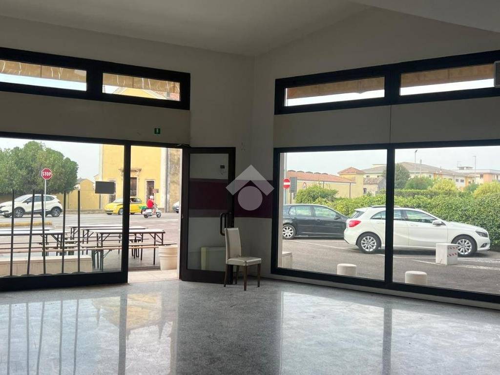 Locale commerciale via Madonna 256, Bovolone, Rif. 114518439 -  Immobiliare.it