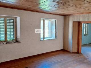 4 AUR1525 Room web