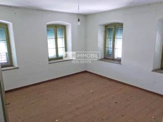 8 AUR1525 Room web